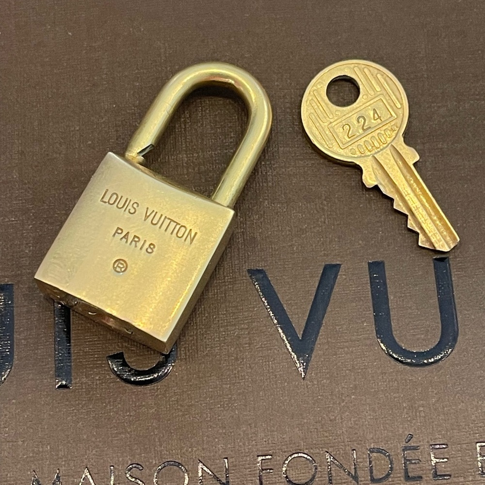 Authentic Louis Vuitton Padlock and Key Old Model LV No.224